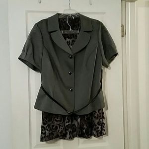 R&K Originals sz 14 blk & grey skirt & jacket